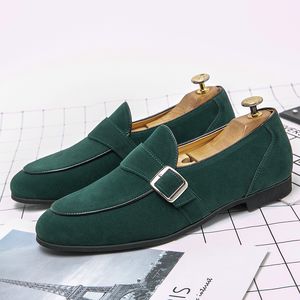 Loafers schoenen elegante mannen massieve kleur faux suède ronde hoofd riem gesp