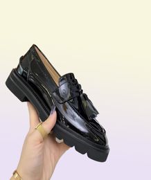 Mandons épaisses chaussures de seme en caoutchouc Chunky Logo Plaque Mobasse Femmes Designers en cuir Luxurys Italie hauteur croissante Lady Sneaker Sh3684269