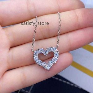 Médaillons Mosan Diamant Pendentif Collier Coeur D Couleur VVS1 Classe Clarté Huit Flèches Coupe Bijoux Pour Femmes S925 De Luxe