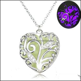 Médaillons Colliers Pendentifs Bijoux Glow In The Dark Essentials Collier Ajouré Fleur Coeur Aromathérapie Diffuseur D'huile Pendentif Pour Les Femmes