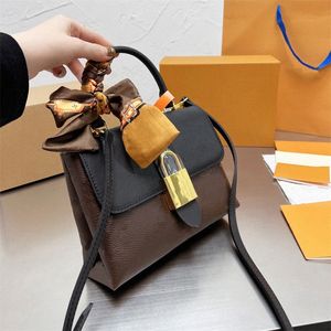 Locky BB Bag Gladde leren bekleding Schoudertassen van gecoat canvas Goudkleurige hardware Magnetisch handtekeninghangslot Klassieke handtas met presbyopie Luxe designer crossbody