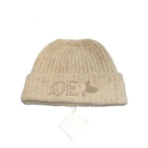 Loewee Beanie Sombrero de diseñador de calidad superior Nuevo sombrero de pescador de punto Estilo de mujer Sombrero bordado con letras Versátil Cara de exposición Pequeño sombrero de lana