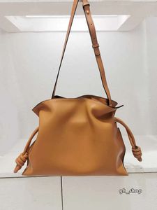 Loeweely Femmes en cuir Best Quality Loweve Sac authentique sacs sacs Calais Bucket Pure Couleur de luxe Designer réel pour Lady Simple Fashion 8825