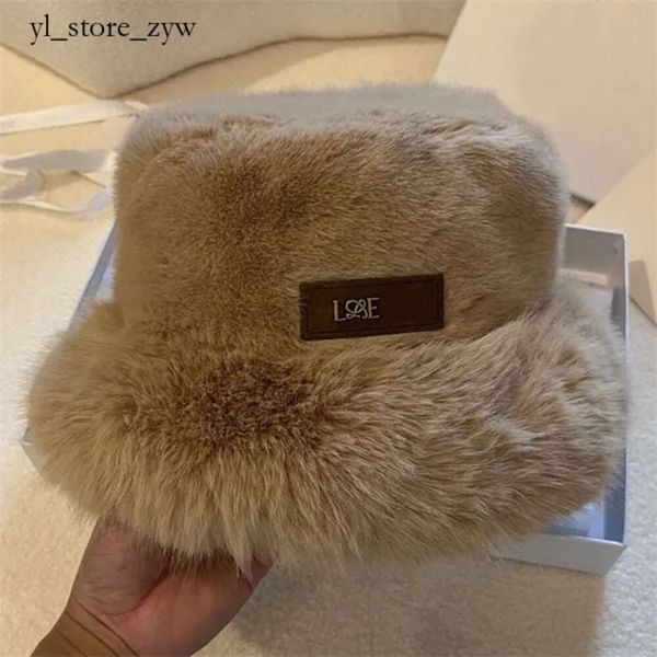 Loewve Bucket Chapeaux Fluffy chauds Designer Bucket Bucket Mens Hat Hiver Gold Loe Fashion Bonnet Casquette Rabbit Fur Soft Flat Fitted Hats Bons Loewew 7431