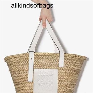 Loewwes Sac Anagrams Basket Sac à main Anagram Basket Kaki Blanc Fourrure Weaver Épaule Plage Paquet Moyengrand logoHN41TSBUwqw