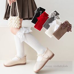 Lolita Girls Ribbon Bows Applique chaussettes Kids Vertical Stripe Knited Knee High Princess Socks 2024 Spring Childre