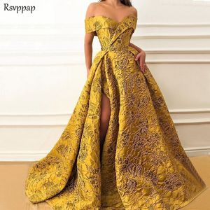 Vestidos de noche largos 2020 elegante manga de casquillo de alta calidad con cuello en V sexy corte alto Arabia Saudita oro vestido formal LJ201123