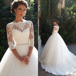 Longues robes de mariée sexy en dentelle avec perles ceinture robe de bal trois quarts manches élégantes robes de mariée sur mesure