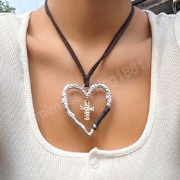 Longue chaîne en corde à lacets avec grand cœur et pendentif croix pour femmes, accessoires tendance sur le cou, bijoux à la mode, cadeau