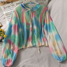 Chemises coréennes à manches longues à manches longues Rainbow Tie Dye Blouse plissée Summer Vintage Harajuku Blouses Femmes Tops Blusas élégants 210519