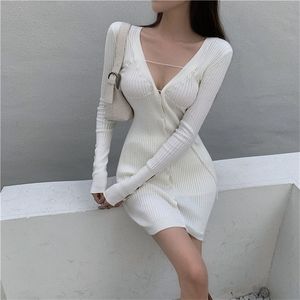 Jurk met lange mouwen geribbeld gebreide Koreaanse sexy mini witte vrouwen S Autumn bodycon jurk v nek paarse trui jurk dames nieuw 210319