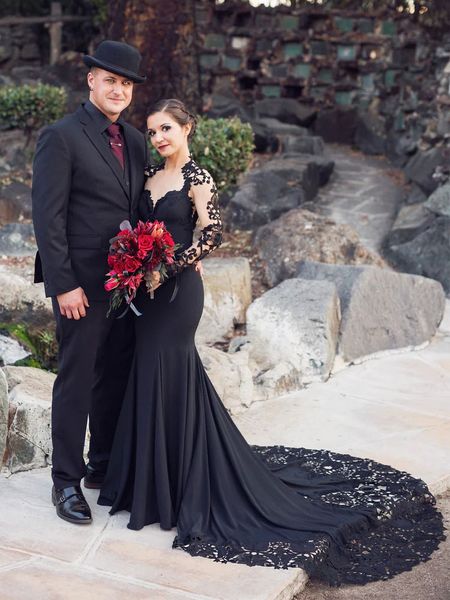 Vestido de novia de sirena gótica de manga larga negro 2023 Vintage con botones en la espalda Satén Jardín Vestidos de novia para mujer Hippie Boho Novia batas de mariee vestidos