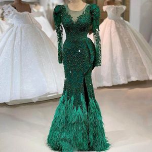 Manches longues sirène soirée Pageant robes dentelle Appliques paillettes plume pure col rond vert émeraude arabe Dubaï robes de bal