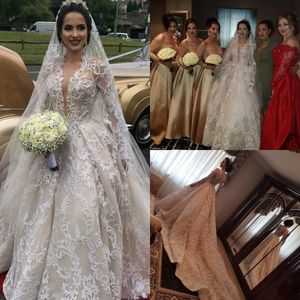 Vestidos de novia de manga larga con cuello en V profundo de encaje con velos gratis Cuentas de apliques Vestido de novia de playa Tren de barrido Vestidos de novia baratos