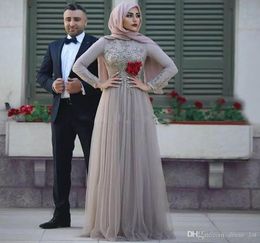 Lange Mouwen Zilver Moslim Avondjurken Ronde Hals Kristal Kralen Vloerlengte Hijab Galajurken Saudi Arabische Avondfeest Go4332539
