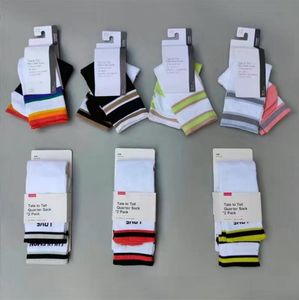 Chaussettes longues de Yoga en coton pour femmes, classiques, lettres à la cheville, chaussettes de sport respirantes, à la mode, imprimées arc-en-ciel, chaussettes de basket-ball pour hommes