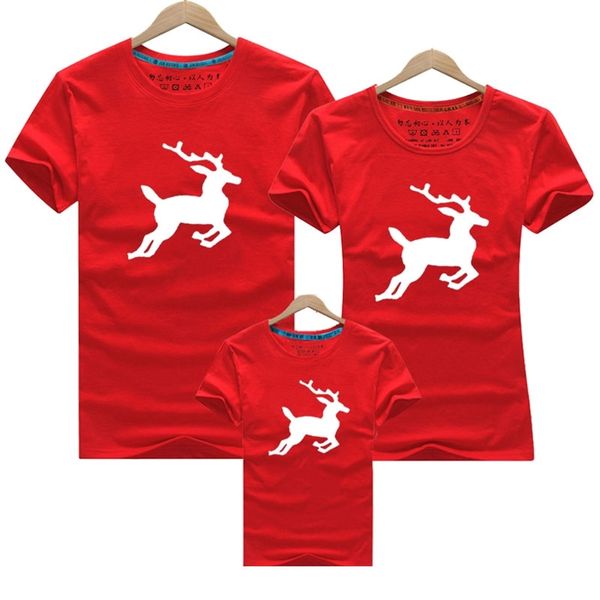 Look Deer Mommy and Me Vêtements Noël Correspondant Famille Vêtements Ensembles Mère Fille Père Bébé T-shirt 210417