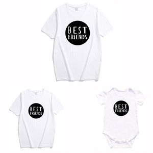 Mira la camiseta Moda a juego Trajes familiares Niños Madre Hija Padre Niño Ropa de bebé Mamá y yo 210417