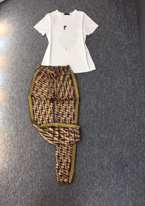 Loose Comfort Conjuntos de dos piezas para mujer Cuello redondo Camiseta de manga corta Doble F Monograma Rayas Cordón Pantalones casuales Pantalones de diseñador Camiseta de mujer