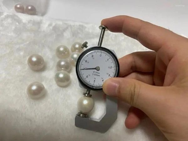 Diamantes sueltos personalizados por el cliente alrededor de cuentas blancas de 17 mm