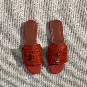 Loro Piano Flat Summer Charms Autruche Sandales Sandales Mules Slippers Talons Femmes Luxury Designers Fashion Vérine semelle extérieure en cuir Chaussures Casual Factory Footwear