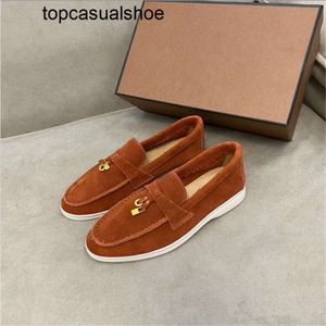 Loro Piano Shoes Lazy Top-Calidad Vestido aterciopelado Mocasines de gamuza Pisos Zapato Diseñador de lujo Cuero para mujer Estilo británico Primavera Otoño Hombre Conductor Coche Paseo de verano 42E6