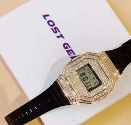 Lost General 2019 GD même Hip Hop Super Flash Diamond Diamond Couple Quartz Electronic Watch avec l'assurance la plus élevée9521338