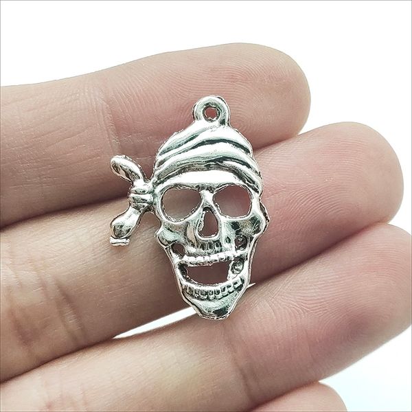 Lote de 100 Uds. De dijes de plata antigua con cabeza de Calavera, colgantes de joyería Retro, colgante de plata tibetana de aleación DIY para pulsera, pendientes, 27*19mm