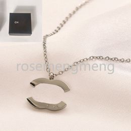 Lots Style Pendants Pendants Collar de diseñador de collar de acero de clase alta Collares de marca de perlas Cabro de perlas Joyas Men Regalos de boda para mujeres con caja