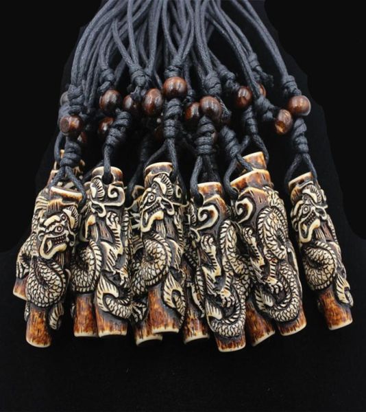 Lots entiers 12 pièces COOL Boy men039s Simulation os sculpture Totem Dragon pendentif perles en bois amulette pendentif collier chanceux Gif8629030