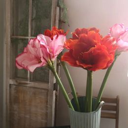 Lot de Lotus artificiels, 2 pièces, décoration de maison par mariage, Simulation main tenant une branche de fleur en soie, fausses plantes en plastique us