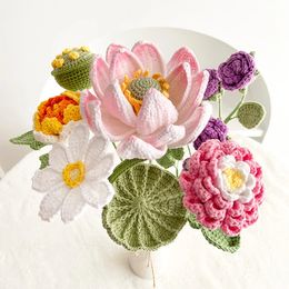 Lotus Peony Artificial Flower Bouquet Home Desktop Decoratie Exquisite breien afgewerkt Geschenk gehaakte gehaakte 240517