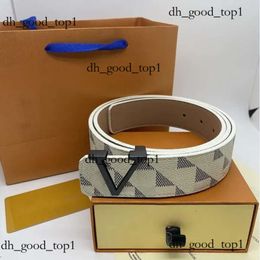 Lou Ceinture Lettre Boucle Designer Ceinture Noir Emboss Ceinture Homme Luxe Cowhide Lui Ceinture Homme Femme Bracelet En Cuir Mode Lettres Boucle 783