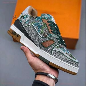Louies Vuttion Chaussures 2023 Designer de luxe masculin Lvity Fashion Sneakers Donkey Brand 8 Couleurs Men's Trainers Low-Top Crystal Diamond 748