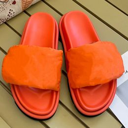 Pantoufles de créateurs mode nouvelles sandales pour femmes en cuir véritable chaussures de plage à fond plat chaussures antidérapantes en plein air chaussures imprimées chaussures de gelée de bonbons chaussures d'intérieur