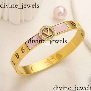 Louiseviution Bracelet Designer Bracelet V Logo Charme LouiseviUtion Brangle 18k Gold plaqué en acier inoxydable Bracelet de luxe Bijoux de luxe Bijoux de luxe 210