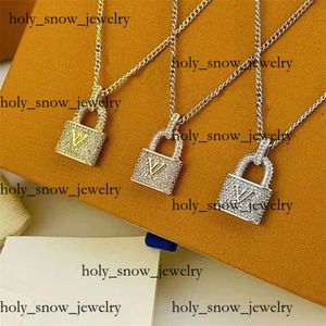 Collier de Louiseviution Luxury Bijoux Collier de serrure en acier en titane classique pour les dames Gold et Silver Alphabet Gift For Girlfriend Weddings Jewelry 2601