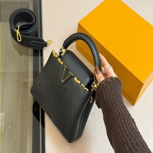 Louls Vutt Handsbag Luxury Hardware Capucines Couleur ACCESSOIRES ACCESSOIRES CROSSBOCK FORME SAG SAG SOLON SOINT