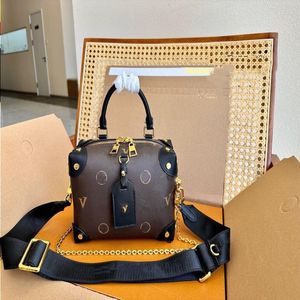 Louls Vutt Purse's Women's Women's Women's Femme's 20cm Handbag Hardware Designer Bason épaule Soft Crossbodybody Sac Makeup Sac Luxury Metal Sac Han