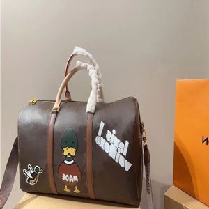 Louls Vutt Travel Messenger Designer en cuir authentique Sac de voyage extérieur pour hommes sacs bouclés Brown Letters Duck Graffiti Sacs de voyage Marque PNVV