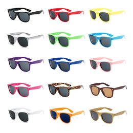 Lovatfirs 15-pack zonnebrillen voor feest Dames Heren Kinderen Meerkleurig UV-bescherming 17 kleuren beschikbaar 231227