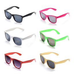 Lovatfirs 6 Pack zonnebrillen voor feestvrouw Mannen Kinderen 6 Multicolor UV -bescherming Zwart Wit Pink Green Red 240412