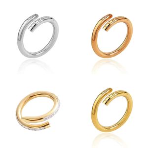 Love 2024 Anneaux pour femmes Diamond Designer Ring Dinger Nail Nailry Fashion Classic Titanium Steel Band Gold Sier Rose Color Taille 6-9q9 Qualité d'origine