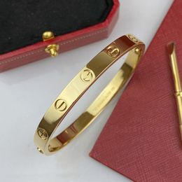 Love Bangl Bangle 18k Pulsera para hombre para mujer Diseñador 16 17 18 19 cm T0p Calidad Más alto Contador Estilo de moda Aniversario Suerte 175 9nw0