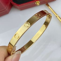 Love Bangl Bangle 18K gouden armbandheren voor vrouwontwerper 16 17 18 19 cm T0p Kwaliteit Hoogste aanrechtkwaliteit mode luxe merkontwerper 014