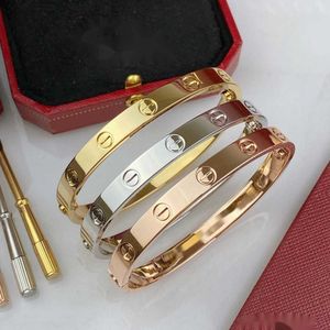 Love Bangl Bangle Bracelet en or 18 carats pour hommes pour femme Designer 16 17 18 19 cm T0p qualité la plus élevée compteur mode luxe style classique anniversaire cadeau bracelet