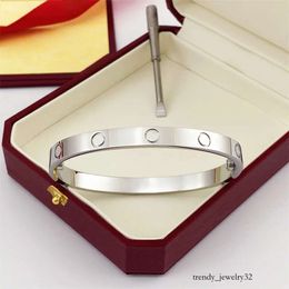 Love Bangle Designer Bracelet For Woman Man Sieraden Charm Schroef armbanden roestvrijstalen sieraden klassieke unisex vriendschap liefhebbers feest sier gouden armband