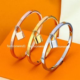 Love Bangles Mujeres Titanio Acero tallado Pulseras Oro Plata Rosa Uñas Joyería Tamaño 17 # General de mujer con box294k