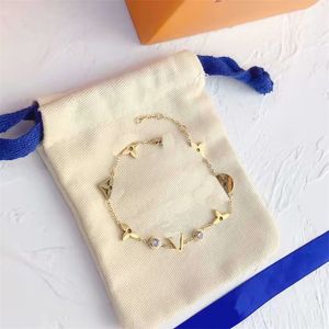 Bracelet Bracelet Bracelets en acier inoxydable Bijoux Femme Crystal Gold plaqué V Letter Bracelet Bracelet Tennis Chain