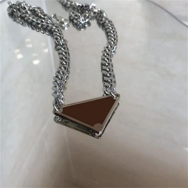 Love Designer Silver Trendy Color Mens Punk Collier Femmes Triangle Lettres Men Cool Street Femmes Pendants Colliers Mesticules Chaines Luxury Jewlery AO38